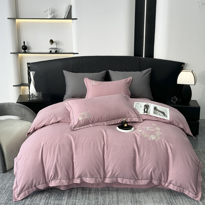 91家纺网 家纺一手货源 找家纺 梵克保罗 2025秋冬新款加厚保暖轻奢肌理纹碳素磨毛刺绣四件套-邂逅 豆沙粉