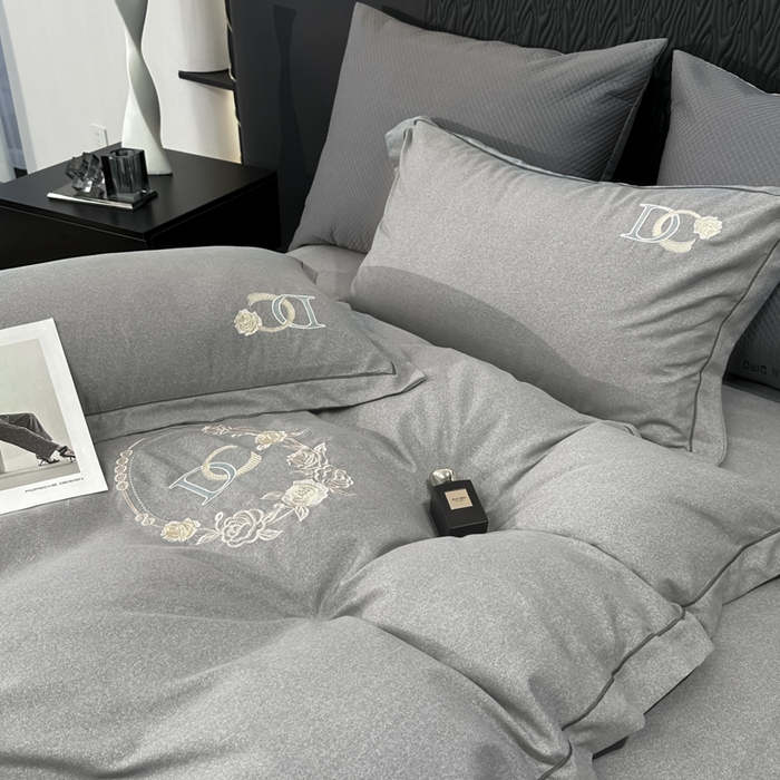 91家纺网 家纺一手货源 找家纺 梵克保罗 2025秋冬新款加厚保暖轻奢肌理纹碳素磨毛刺绣四件套-邂逅 典雅灰