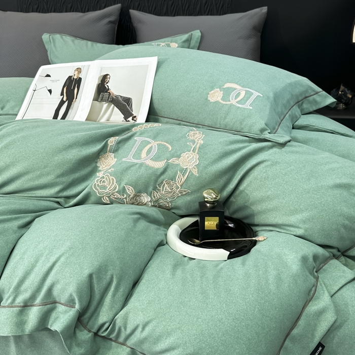 91家纺网 家纺一手货源 找家纺 梵克保罗 2025秋冬新款加厚保暖轻奢肌理纹碳素磨毛刺绣四件套-邂逅 复古绿