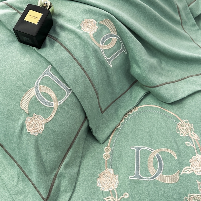 91家纺网 家纺一手货源 找家纺 梵克保罗 2025秋冬新款加厚保暖轻奢肌理纹碳素磨毛刺绣四件套-邂逅 复古绿