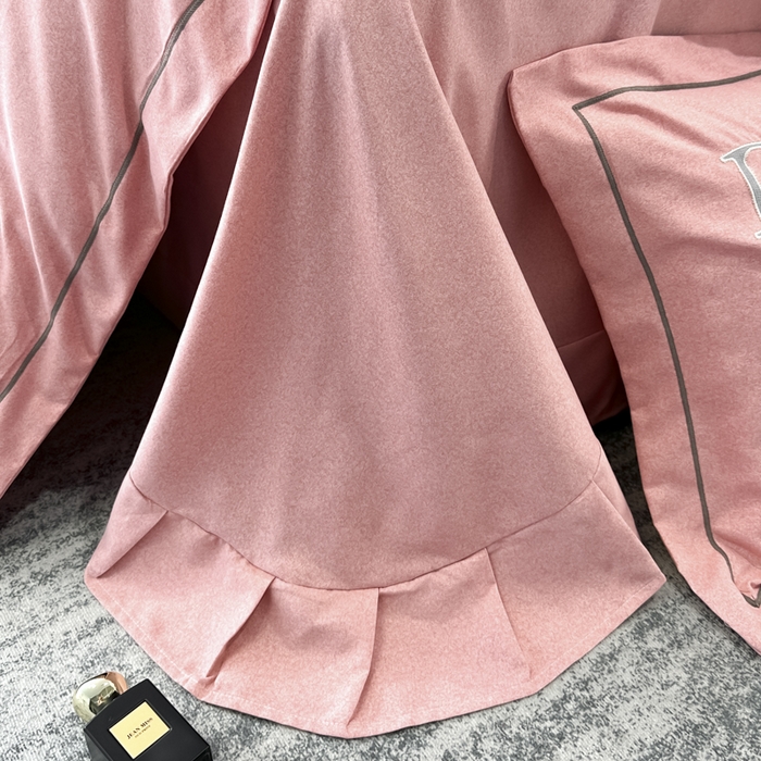 91家纺网 家纺一手货源 找家纺 梵克保罗 2025秋冬新款加厚保暖轻奢肌理纹碳素磨毛刺绣四件套-邂逅 浪漫粉