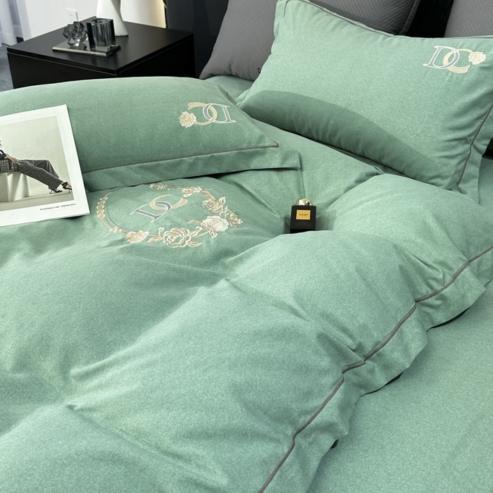 91家纺网 家纺一手货源 找家纺 梵克保罗 2025秋冬新款加厚保暖轻奢肌理纹碳素磨毛刺绣四件套-邂逅 复古绿