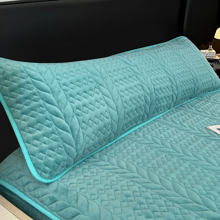 91家纺网 家纺一手货源 找家纺 梦舒羽 2025新款牛奶绒夹棉枕套情侣双人加长枕芯套枕头套-轻奢 轻奢包边款-浅水兰