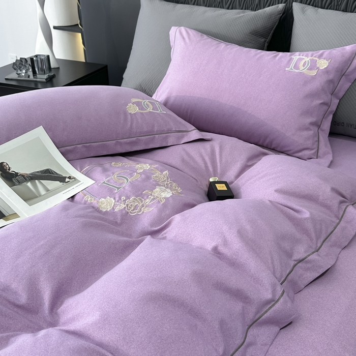 91家纺网 家纺一手货源 找家纺 梵克保罗 2025秋冬新款加厚保暖轻奢肌理纹碳素磨毛刺绣四件套-邂逅 丁香紫