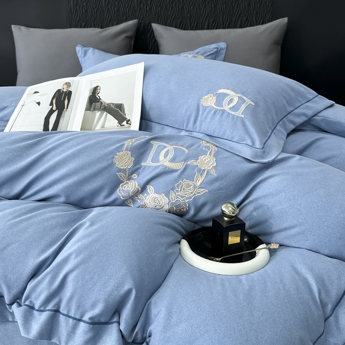 91家纺网 家纺一手货源 找家纺 梵克保罗 2025秋冬新款加厚保暖轻奢肌理纹碳素磨毛刺绣四件套-邂逅 宾利兰