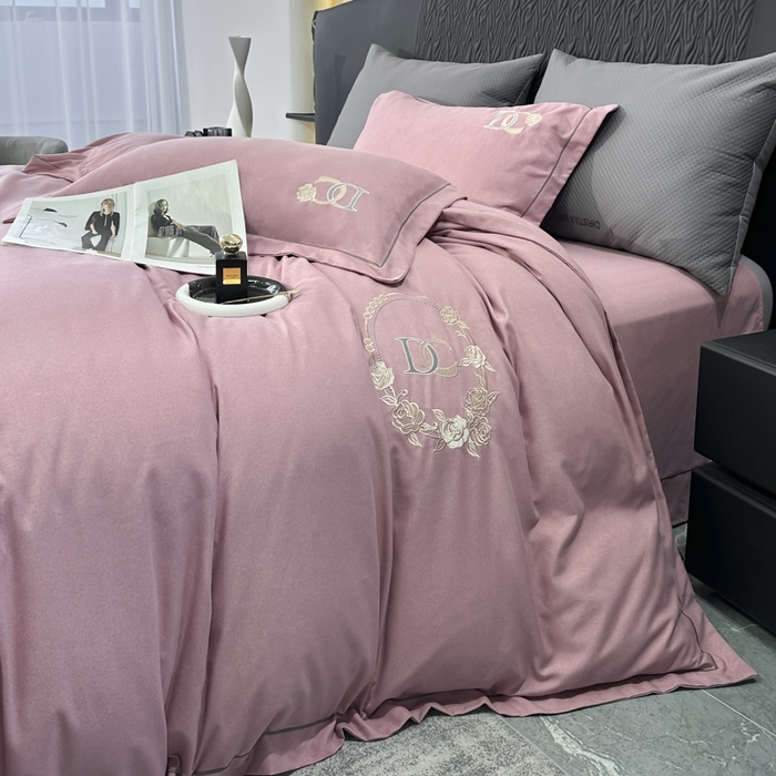 91家纺网 家纺一手货源 找家纺 梵克保罗 2025秋冬新款加厚保暖轻奢肌理纹碳素磨毛刺绣四件套-邂逅 豆沙粉