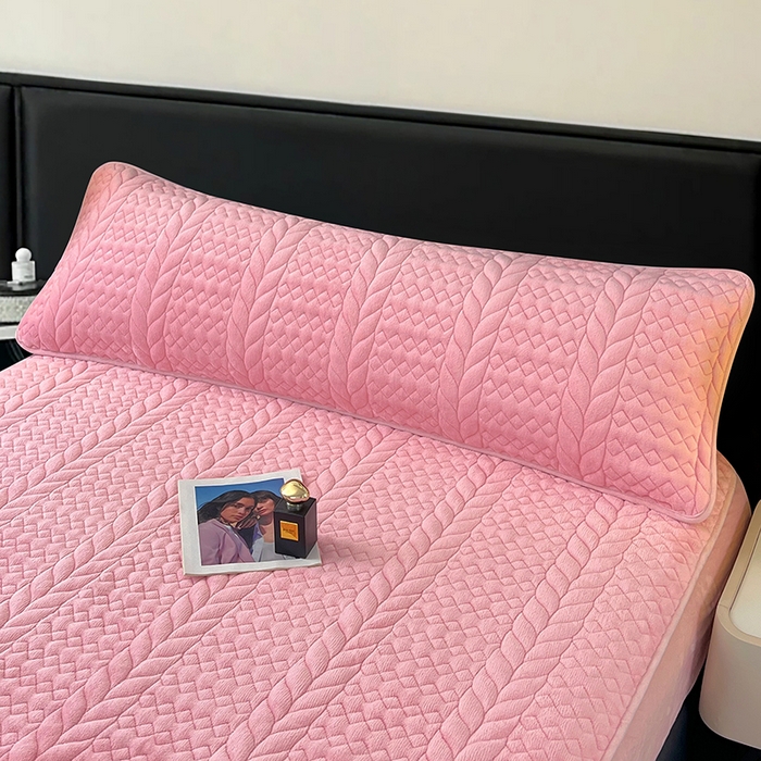 91家纺网 家纺一手货源 找家纺 梦舒羽 2025新款牛奶绒夹棉枕套情侣双人加长枕芯套枕头套-轻奢 轻奢包边款-浪漫粉