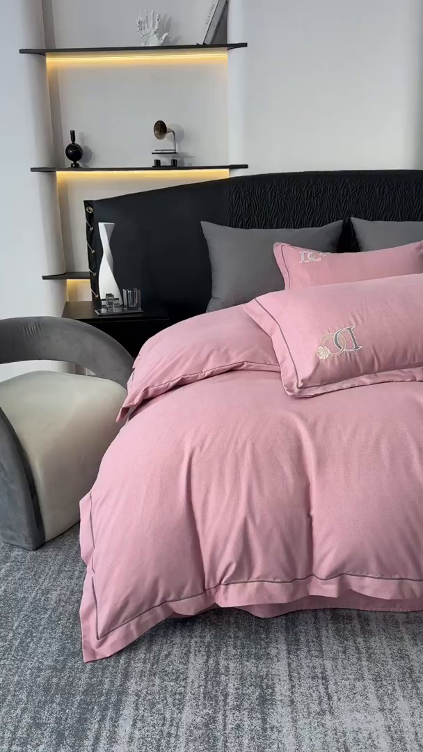 91家纺网 家纺一手货源 找家纺 梵克保罗 2025秋冬新款加厚保暖轻奢肌理纹碳素磨毛刺绣四件套-邂逅 豆沙粉