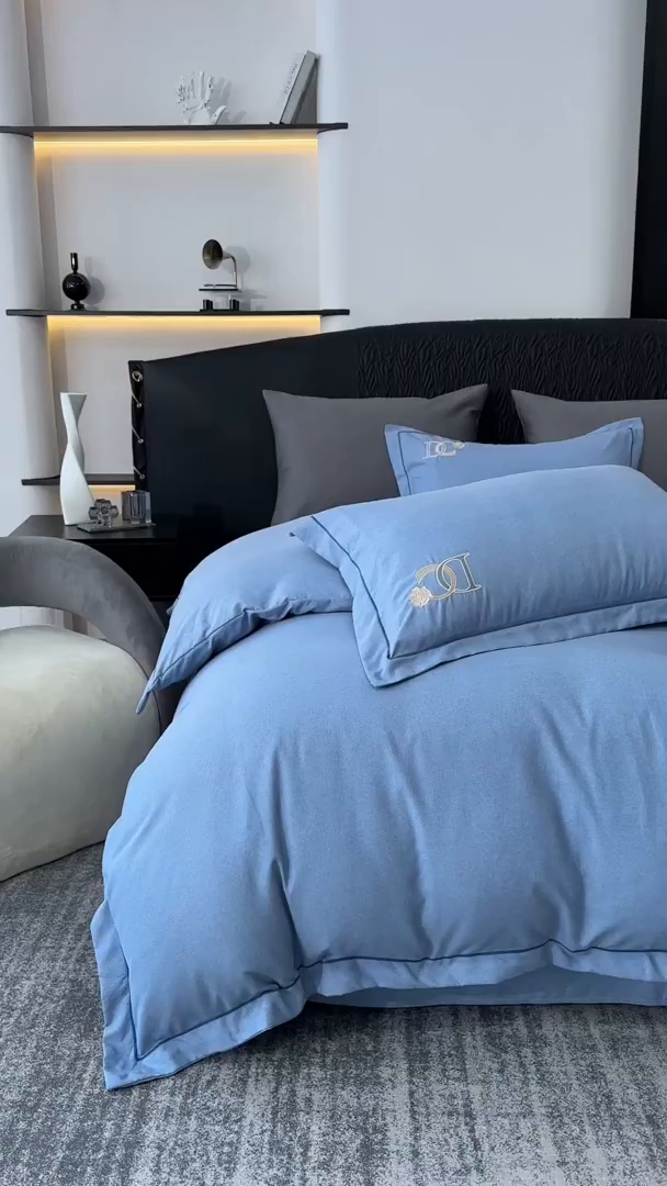 91家纺网 家纺一手货源 找家纺 梵克保罗 2025秋冬新款加厚保暖轻奢肌理纹碳素磨毛刺绣四件套-邂逅 宾利兰