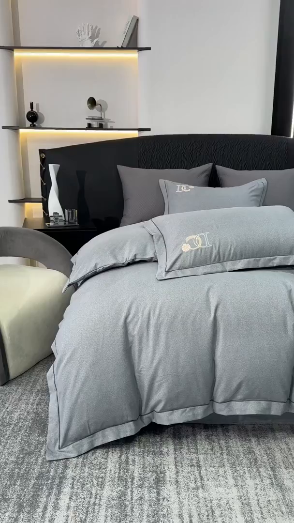 91家纺网 家纺一手货源 找家纺 梵克保罗 2025秋冬新款加厚保暖轻奢肌理纹碳素磨毛刺绣四件套-邂逅 典雅灰