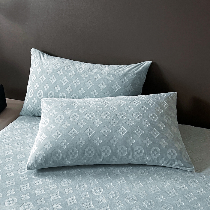 91家纺网 家纺一手货源 找家纺 曼陀罗 2025秋冬新款牛奶绒纯色单床笠 床笠单件-爱乐维 爱乐维-雾蓝