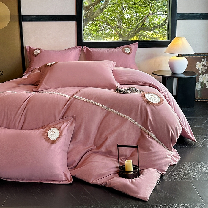 91家纺网 家纺一手货源 找家纺 梵克保罗 2025秋冬新款加厚肌理纹碳素磨毛刺绣贴布绣花边新中式四件套-奢香夫人 豆沙