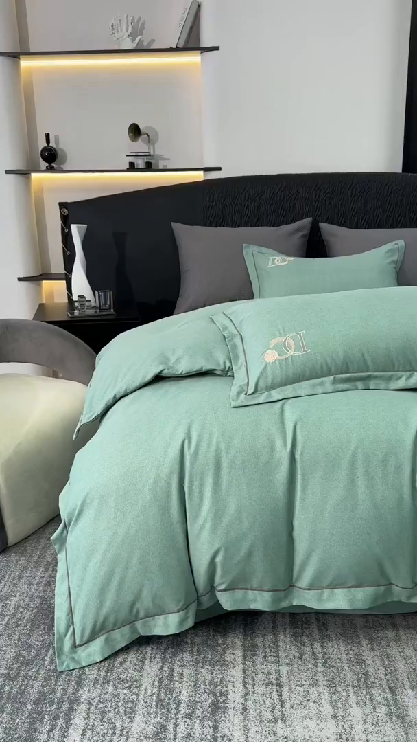 91家纺网 家纺一手货源 找家纺 梵克保罗 2025秋冬新款加厚保暖轻奢肌理纹碳素磨毛刺绣四件套-邂逅 复古绿