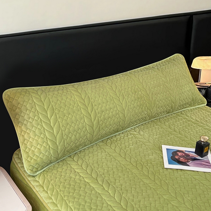 91家纺网 家纺一手货源 找家纺 梦舒羽 2025新款牛奶绒夹棉枕套情侣双人加长枕芯套枕头套-轻奢 轻奢包边款-果绿