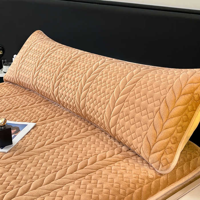 91家纺网 家纺一手货源 找家纺 梦舒羽 2025新款牛奶绒夹棉枕套情侣双人加长枕芯套枕头套-轻奢 轻奢包边款-奶茶咖