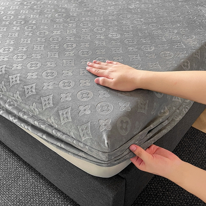 91家纺网 家纺一手货源 找家纺 曼陀罗 2025秋冬新款牛奶绒纯色单床笠 床笠单件-爱乐维 爱乐维-夜灰