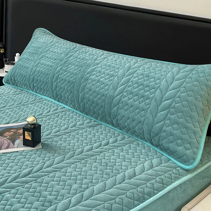 91家纺网 家纺一手货源 找家纺 梦舒羽 2025新款牛奶绒夹棉枕套情侣双人加长枕芯套枕头套-轻奢 轻奢包边款-浅水兰