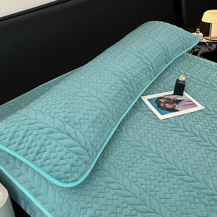 91家纺网 家纺一手货源 找家纺 梦舒羽 2025新款牛奶绒夹棉枕套情侣双人加长枕芯套枕头套-轻奢 轻奢包边款-浅水兰