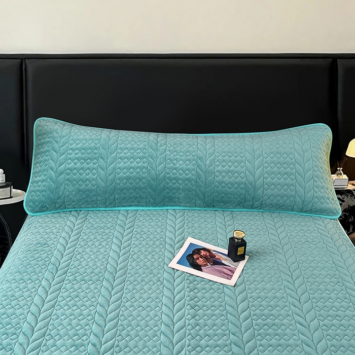 91家纺网 家纺一手货源 找家纺 梦舒羽 2025新款牛奶绒夹棉枕套情侣双人加长枕芯套枕头套-轻奢 轻奢包边款-浅水兰