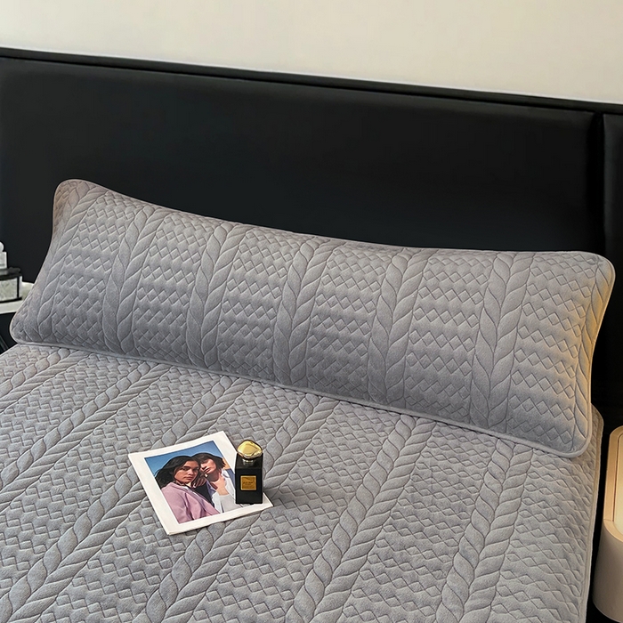 91家纺网 家纺一手货源 找家纺 梦舒羽 2025新款牛奶绒夹棉枕套情侣双人加长枕芯套枕头套-轻奢 轻奢包边款-星辰灰