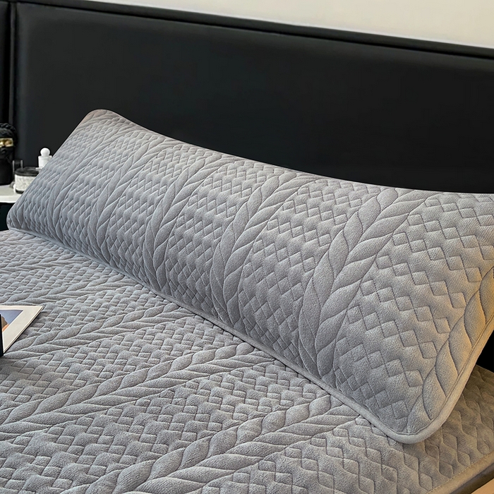 91家纺网 家纺一手货源 找家纺 梦舒羽 2025新款牛奶绒夹棉枕套情侣双人加长枕芯套枕头套-轻奢 轻奢包边款-星辰灰