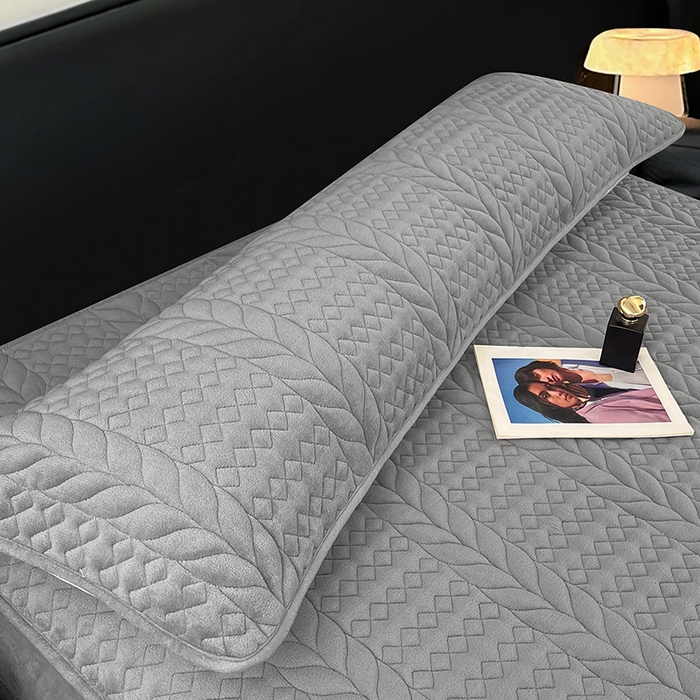 91家纺网 家纺一手货源 找家纺 梦舒羽 2025新款牛奶绒夹棉枕套情侣双人加长枕芯套枕头套-轻奢 轻奢包边款-星辰灰