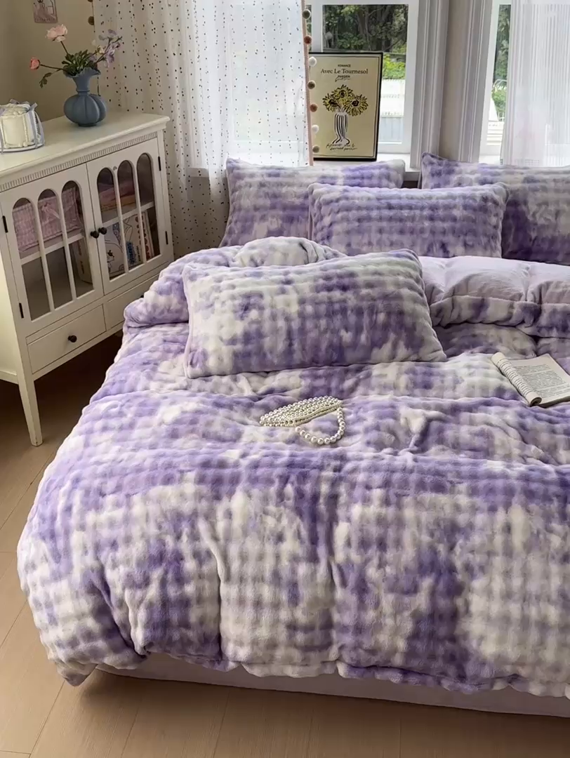 91家纺网 家纺一手货源 找家纺 德比尔斯 2025新款泡泡牛奶绒四件套 炫彩泡泡紫