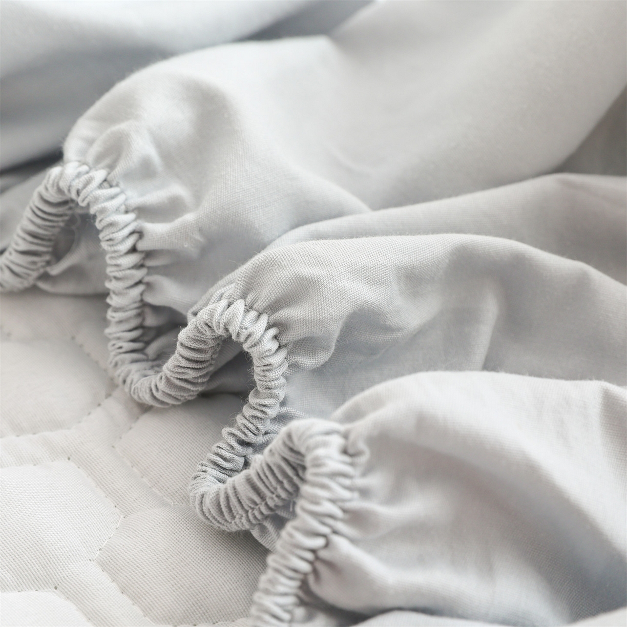 91家纺网 家纺一手货源 找家纺 恒爱家纺 2025新款全棉绗绣单品床笠 梧桐灰