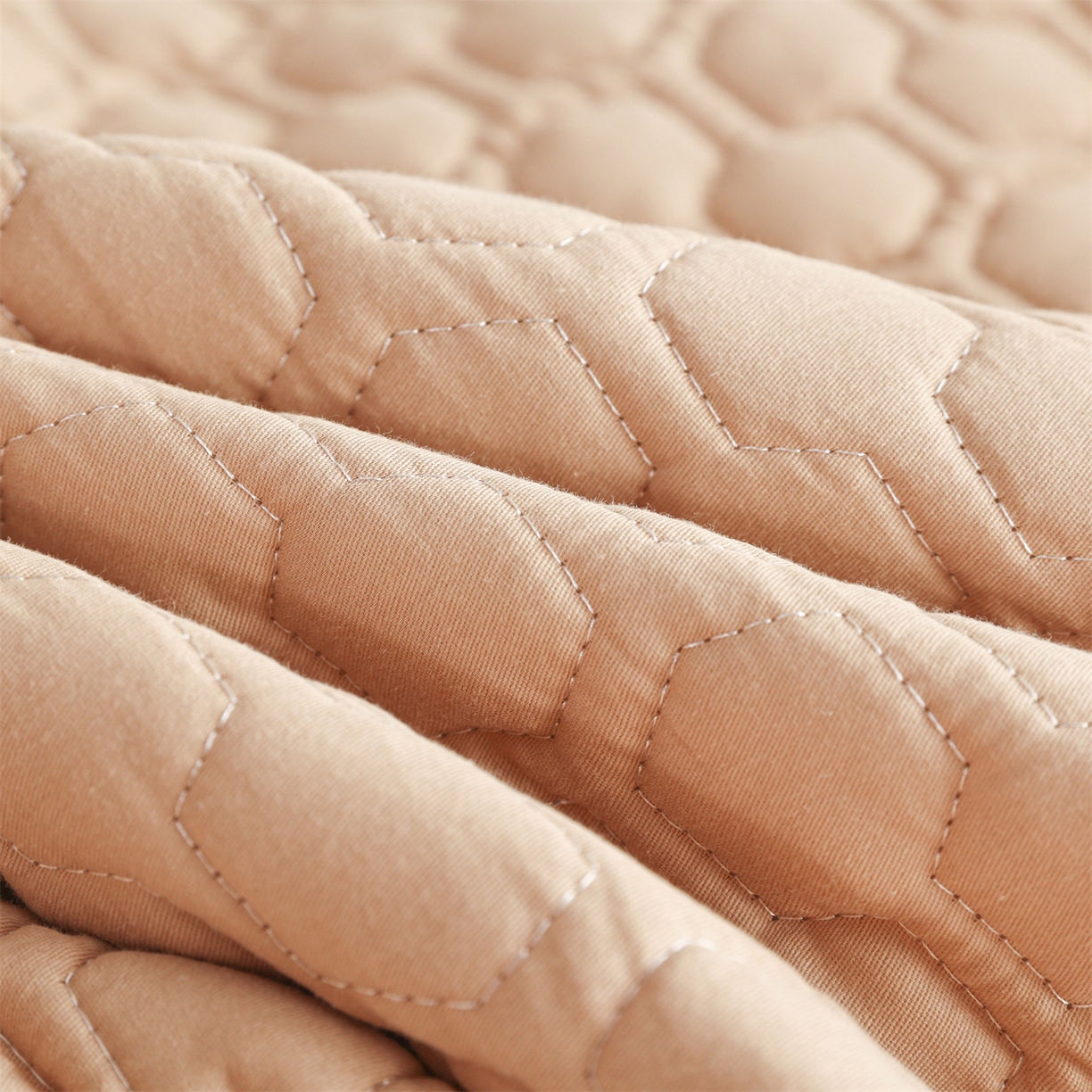 91家纺网 家纺一手货源 找家纺 恒爱家纺 2025新款全棉绗绣单品床笠 米驼