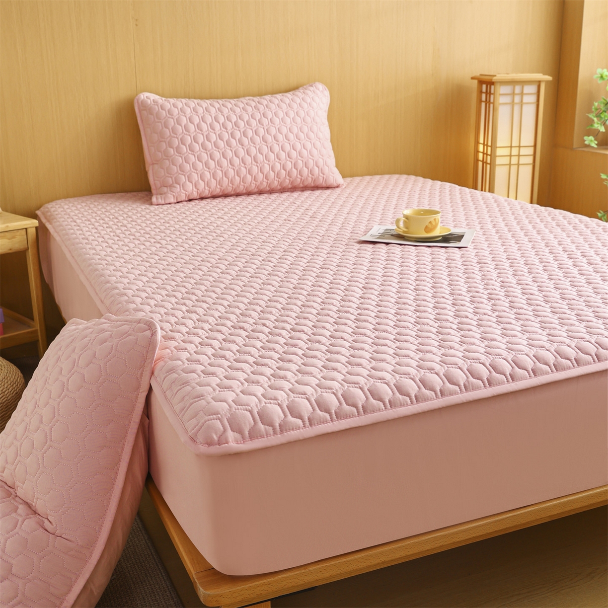 91家纺网 家纺一手货源 找家纺 恒爱家纺 2025新款全棉绗绣单品床笠 水柿粉