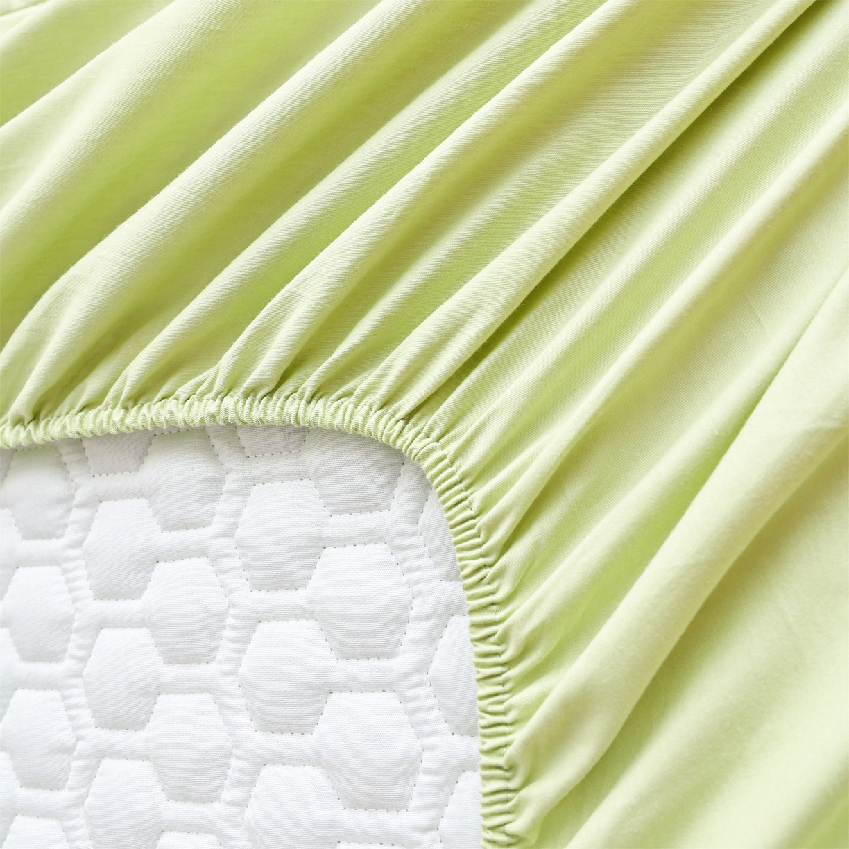 91家纺网 家纺一手货源 找家纺 恒爱家纺 2025新款全棉绗绣单品床笠 嫩绿