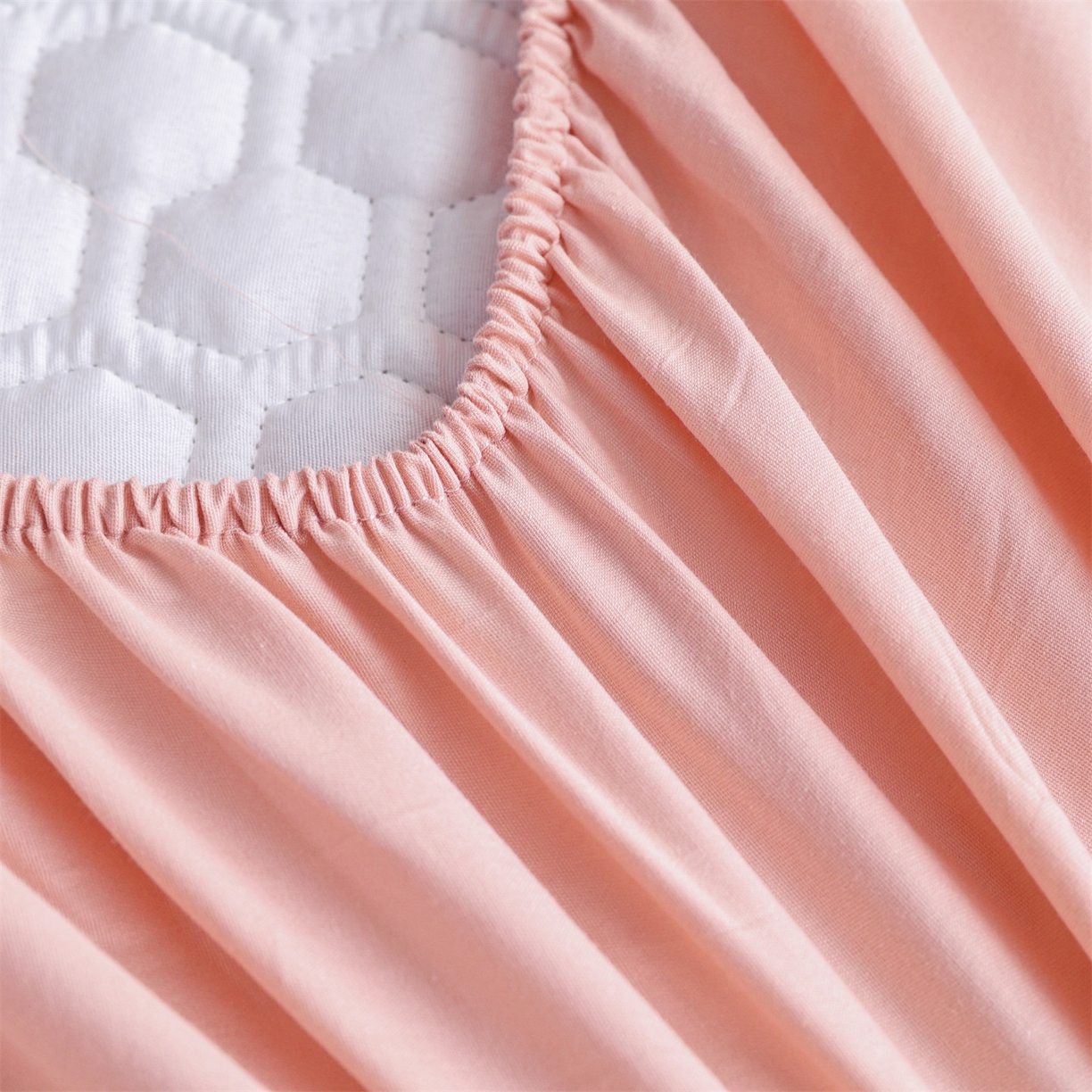 91家纺网 家纺一手货源 找家纺 恒爱家纺 2025新款全棉绗绣单品床笠 水柿粉