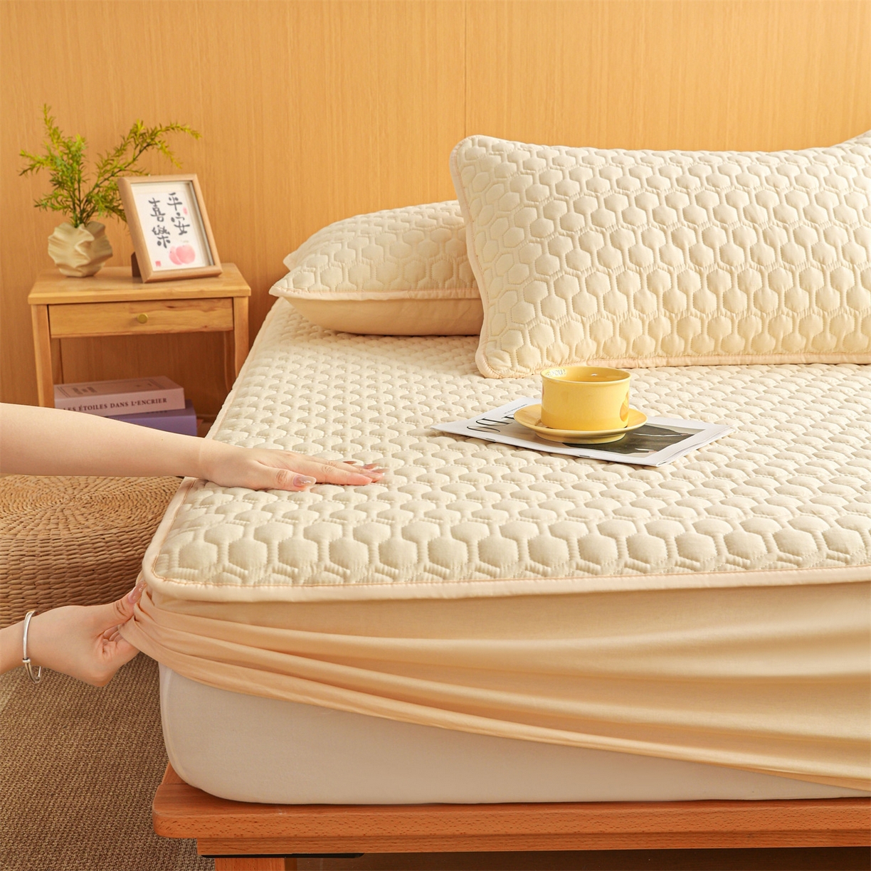 91家纺网 家纺一手货源 找家纺 恒爱家纺 2025新款全棉绗绣单品床笠 米杏