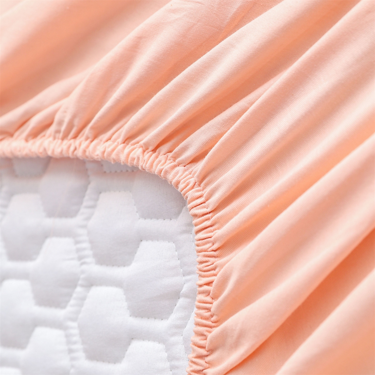 91家纺网 家纺一手货源 找家纺 恒爱家纺 2025新款全棉绗绣单品床笠 奶油粉