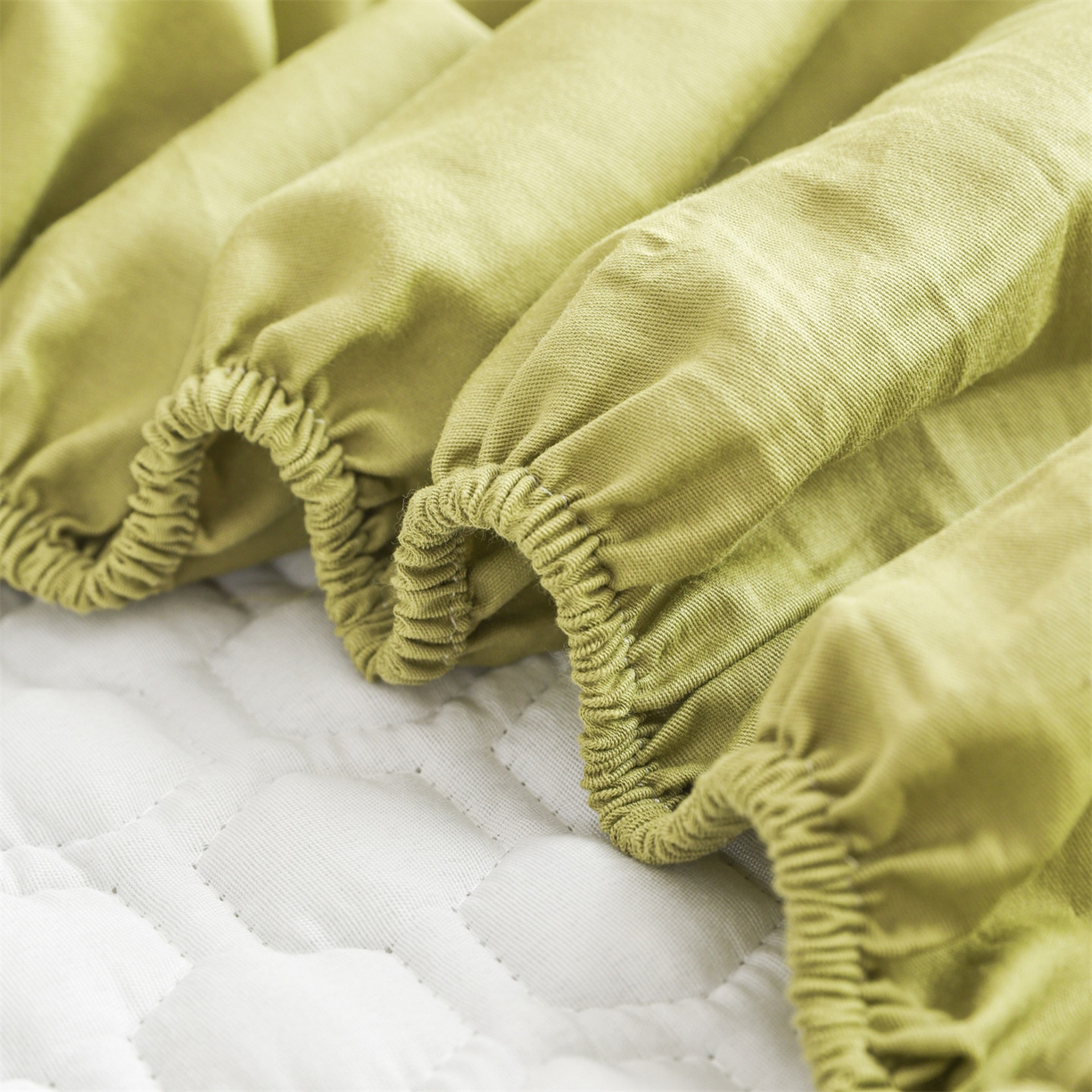 91家纺网 家纺一手货源 找家纺 恒爱家纺 2025新款全棉绗绣单品床笠 牛油果绿