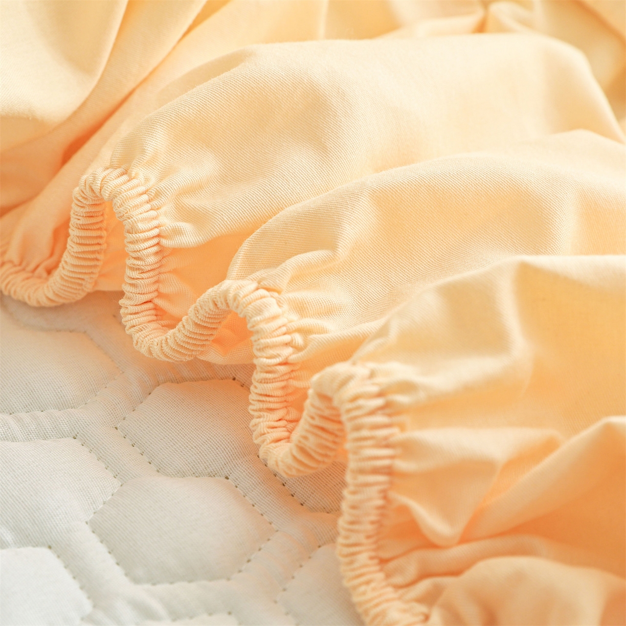 91家纺网 家纺一手货源 找家纺 恒爱家纺 2025新款全棉绗绣单品床笠 米杏