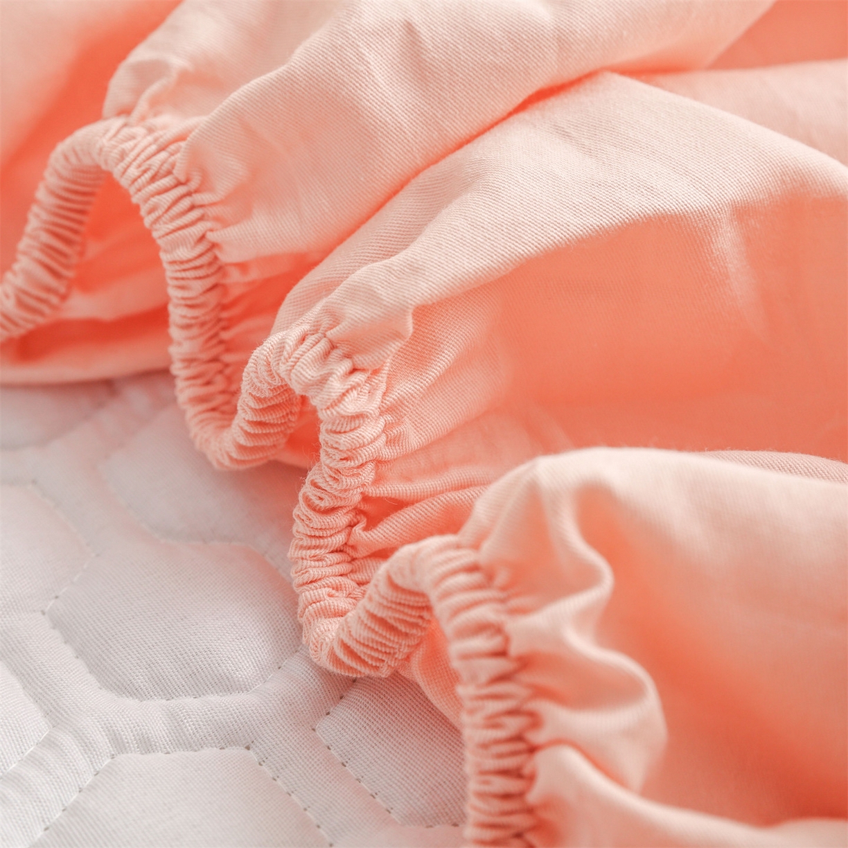 91家纺网 家纺一手货源 找家纺 恒爱家纺 2025新款全棉绗绣单品床笠 奶油粉