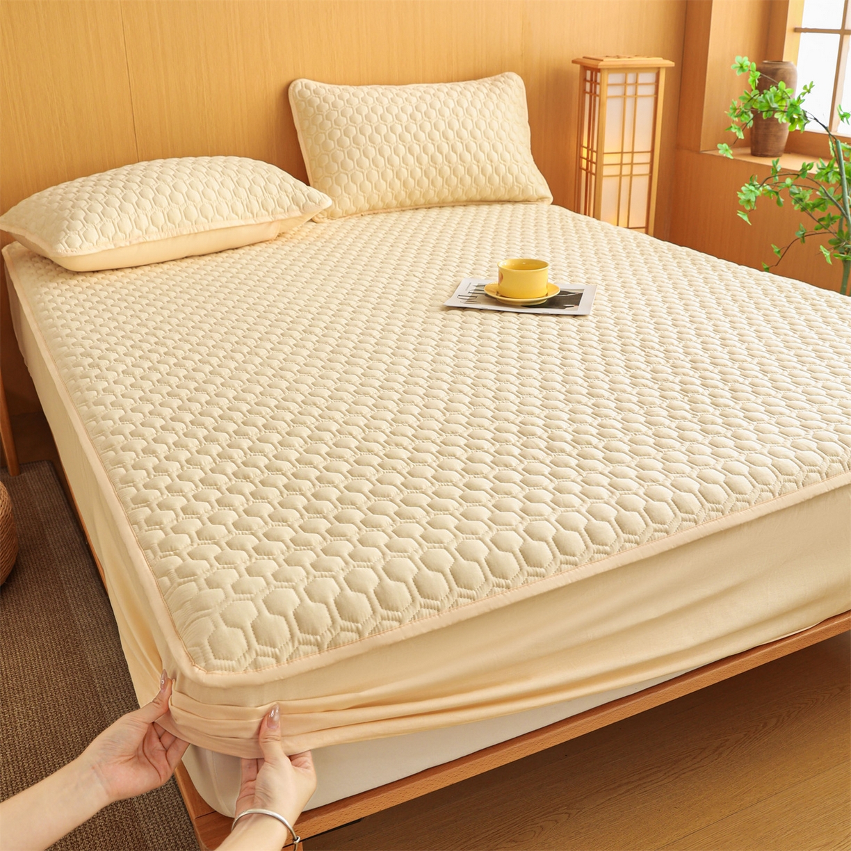 91家纺网 家纺一手货源 找家纺 恒爱家纺 2025新款全棉绗绣单品床笠 米杏