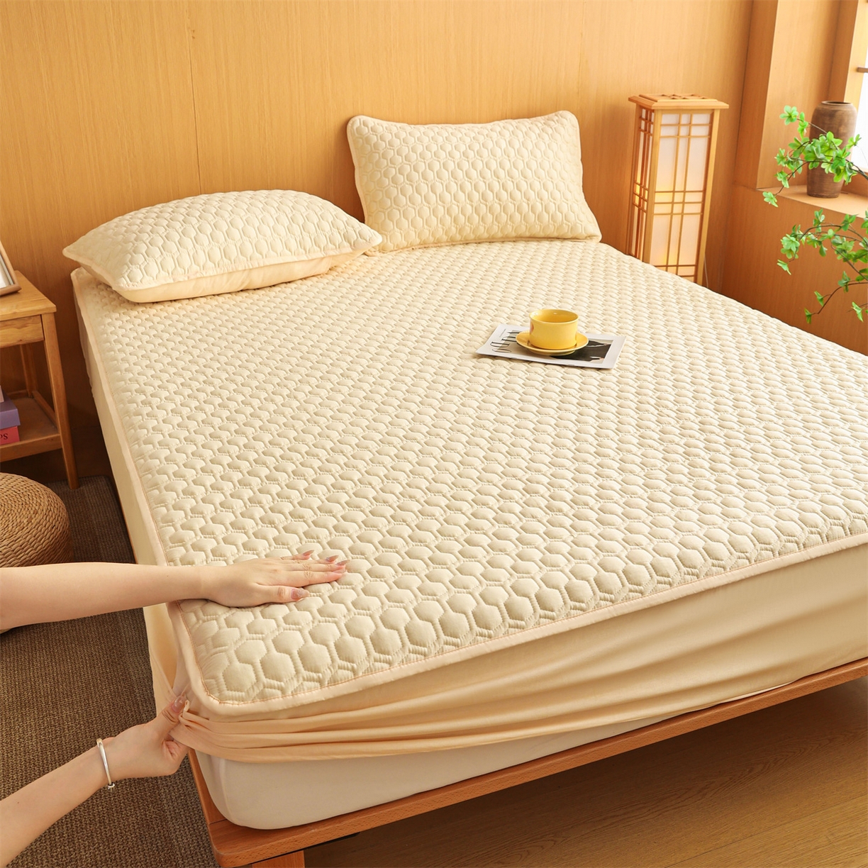 91家纺网 家纺一手货源 找家纺 恒爱家纺 2025新款全棉绗绣单品床笠 米杏