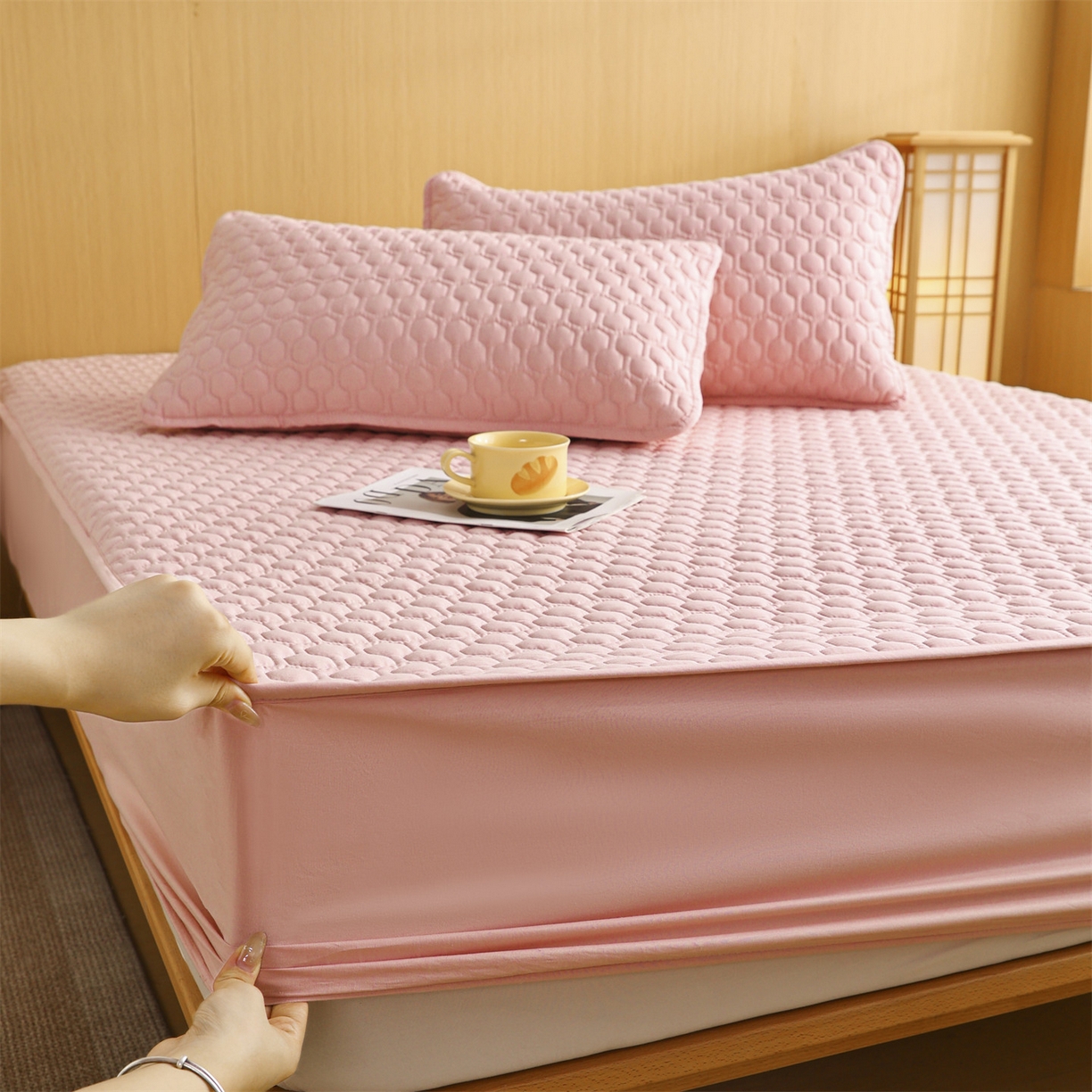 91家纺网 家纺一手货源 找家纺 恒爱家纺 2025新款全棉绗绣单品床笠 水柿粉