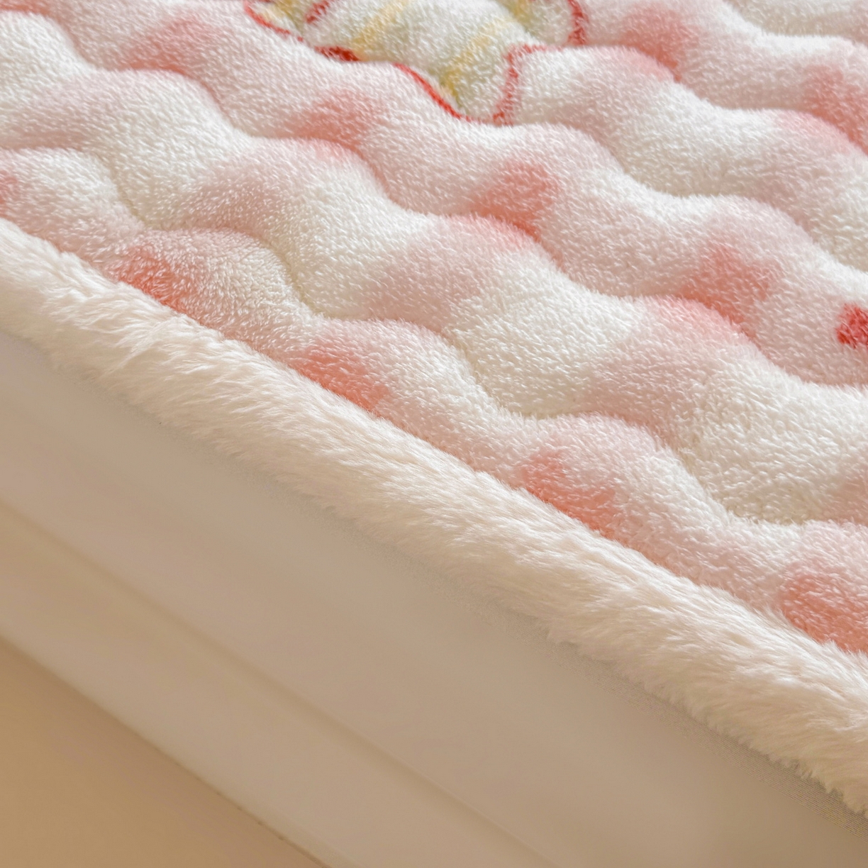 91家纺网 家纺一手货源 找家纺 LIFE.丽芙 2025秋冬新款A类北极绒保暖加厚夹棉枕套 意趣-粉