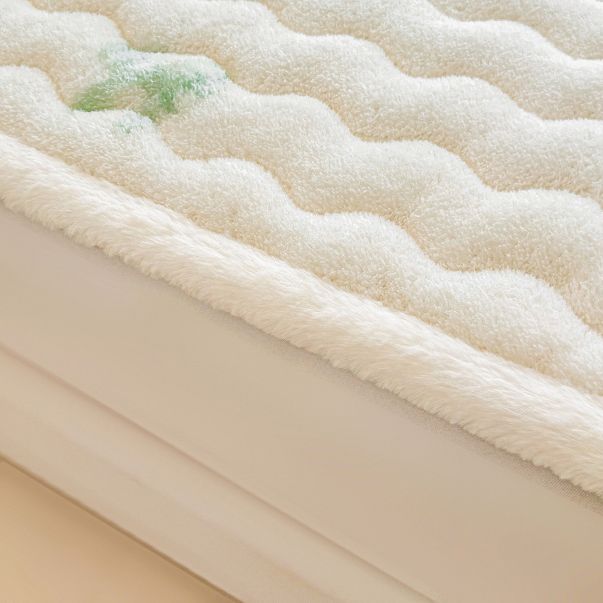 91家纺网 家纺一手货源 找家纺 LIFE.丽芙 2025秋冬新款A类北极绒保暖加厚夹棉枕套 蝶梦-绿