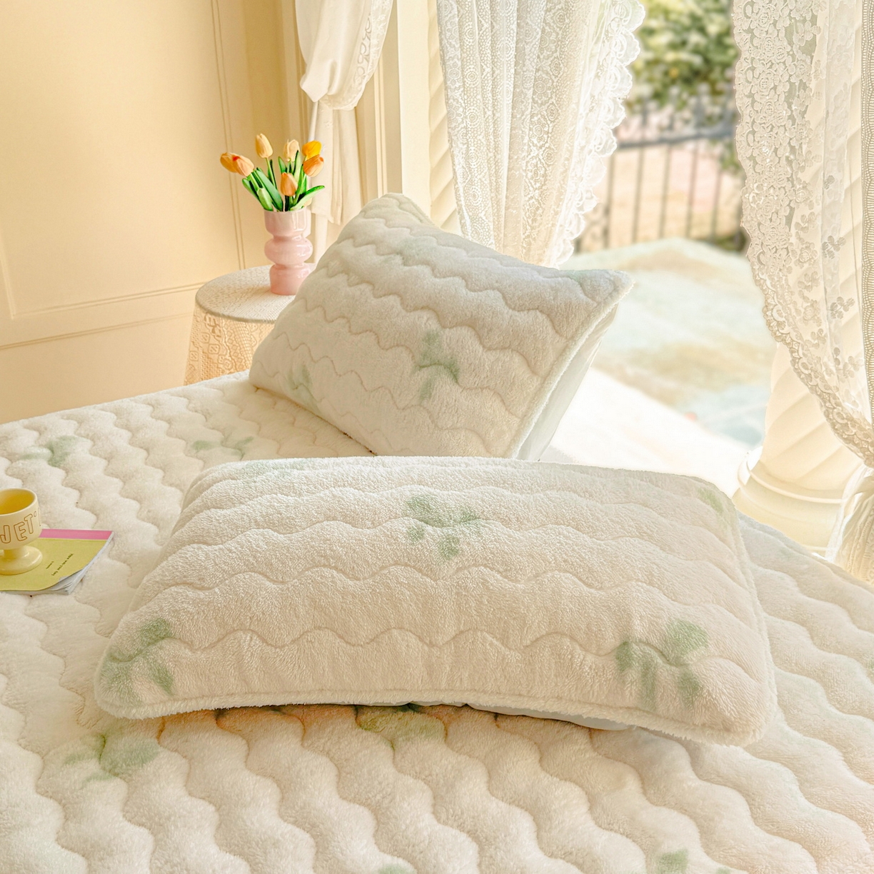 91家纺网 家纺一手货源 找家纺 LIFE.丽芙 2025秋冬新款A类北极绒保暖加厚夹棉枕套 蝶梦-绿