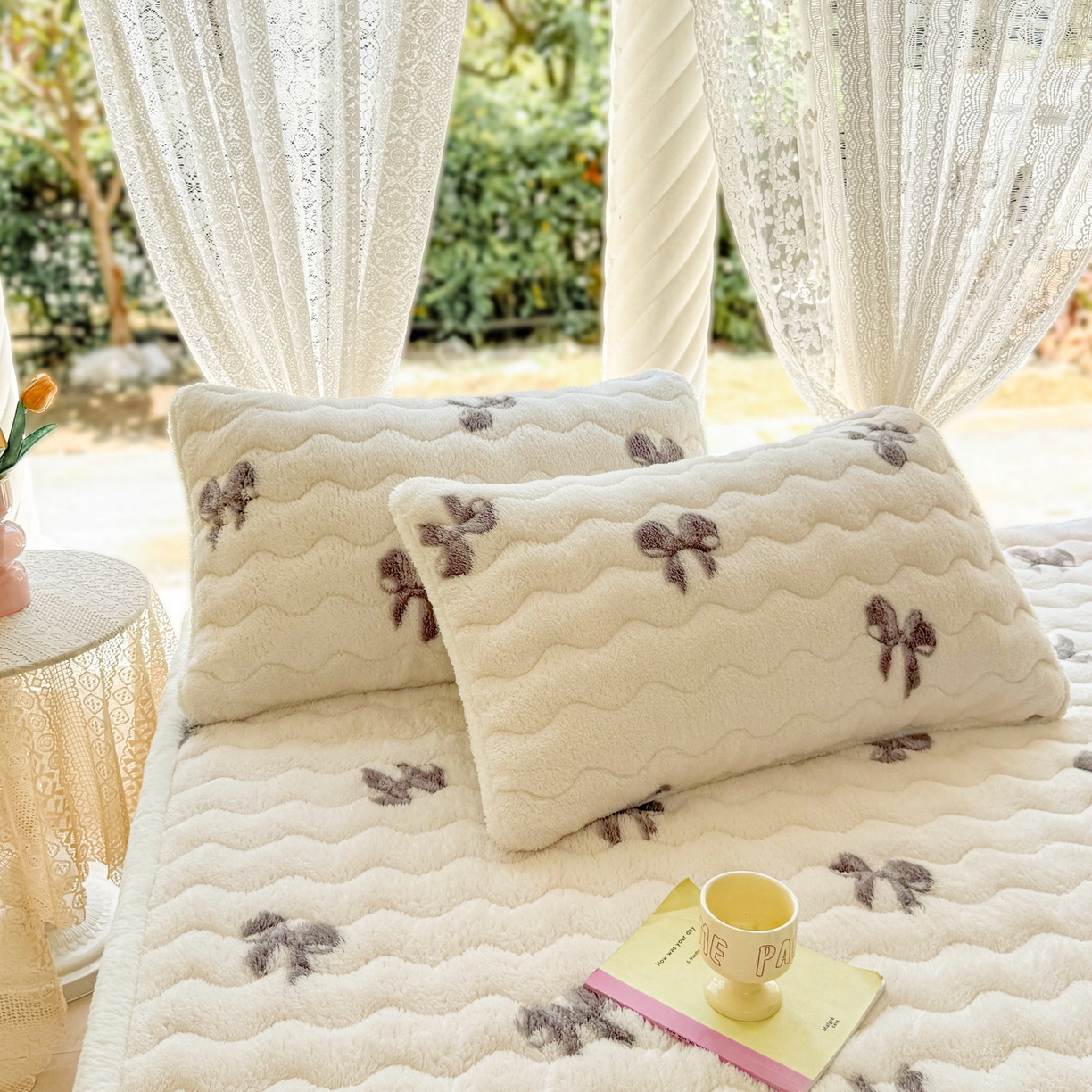 91家纺网 家纺一手货源 找家纺 LIFE.丽芙 2025秋冬新款A类北极绒保暖加厚夹棉枕套 蝶梦-黑