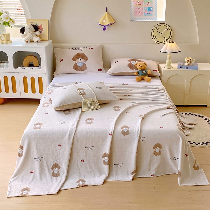 91家纺网 家纺一手货源 找家纺 葡萄家 2025年新款牛奶绒印花单床单萌系卡通床单款 比熊