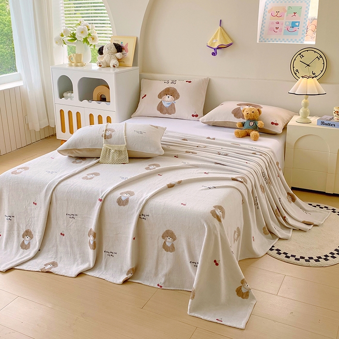 91家纺网 家纺一手货源 找家纺 葡萄家 2025年新款牛奶绒印花单床单萌系卡通床单款 比熊