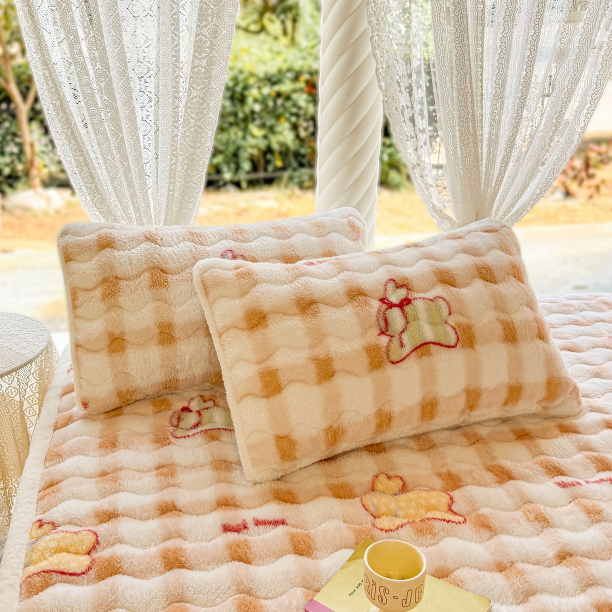 91家纺网 家纺一手货源 找家纺 LIFE.丽芙 2025秋冬新款A类北极绒保暖加厚夹棉枕套 意趣-咖