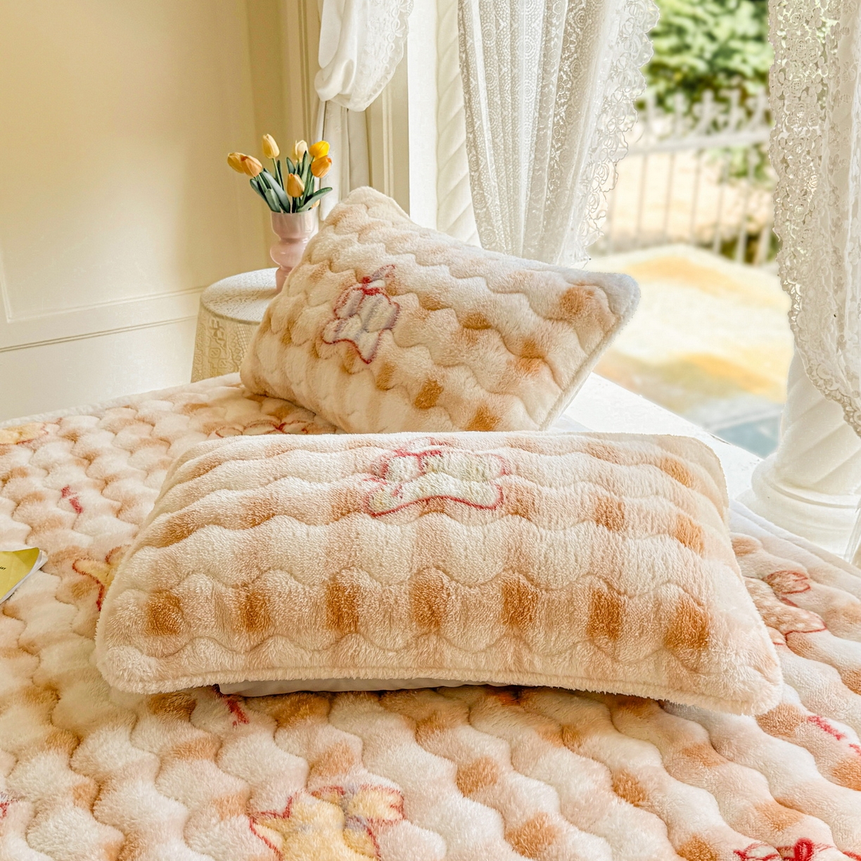 91家纺网 家纺一手货源 找家纺 LIFE.丽芙 2025秋冬新款A类北极绒保暖加厚夹棉枕套 意趣-咖