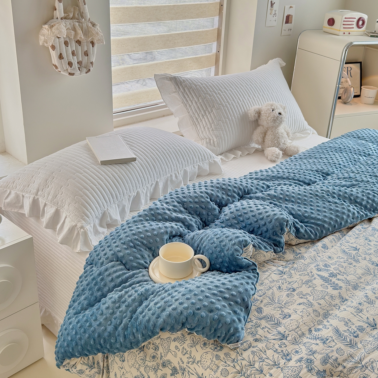 91家纺网 家纺一手货源 找家纺 梵克保罗 2025新款印花豆豆被子被芯 素描