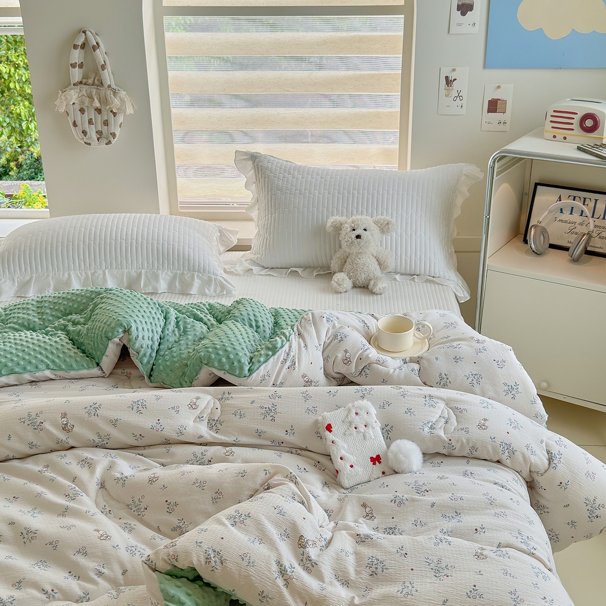 91家纺网 家纺一手货源 找家纺 梵克保罗 2025新款印花豆豆被子被芯 兔跃青丛